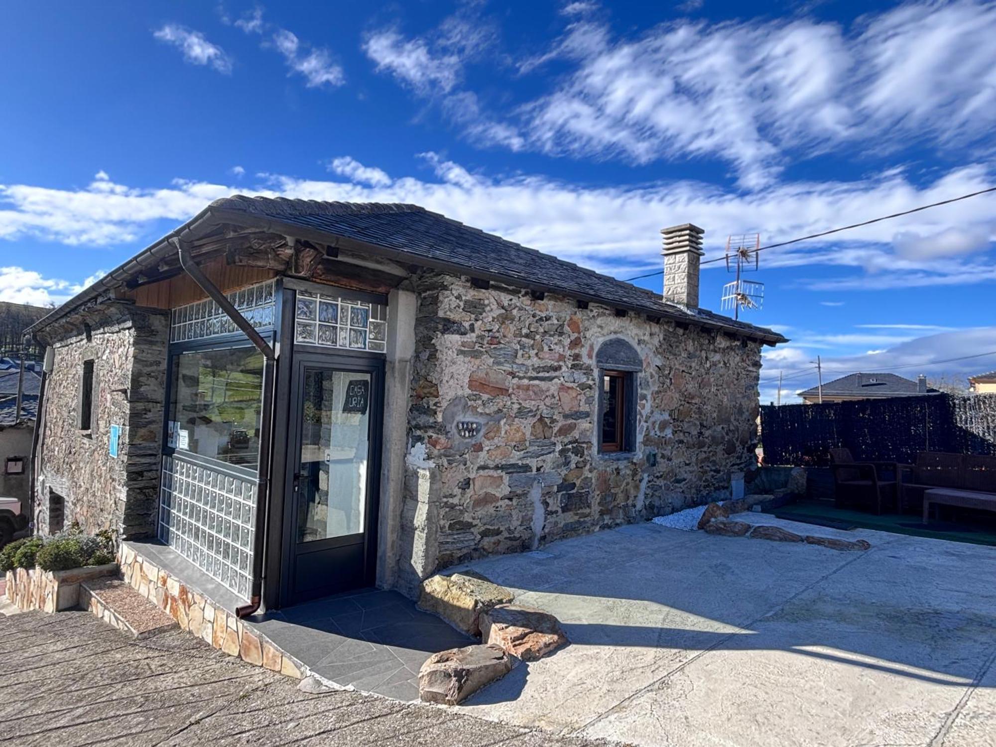 Вилла 27A01 Casa Uria - Cam. Santiago Berducedo Экстерьер фото